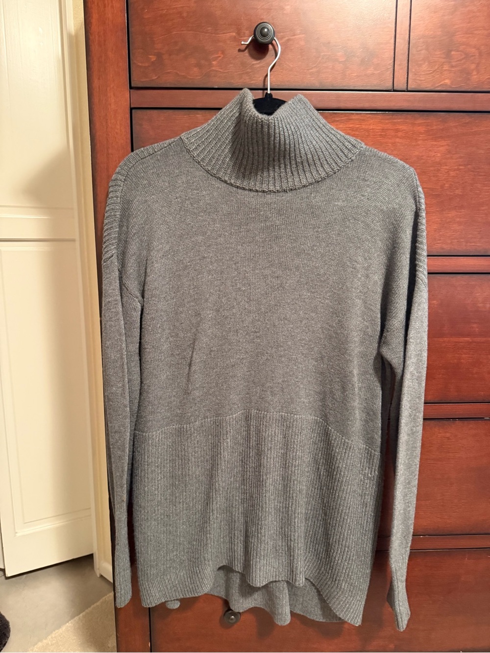 Lou & Grey Men's Gray Ribbed Turtleneck Sweater